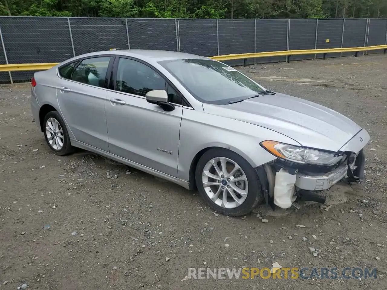 4 Photograph of a damaged car 3FA6P0LUXKR242582 FORD FUSION 2019