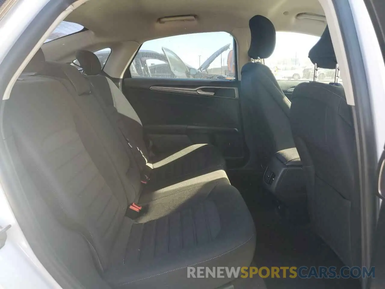 10 Фотография поврежденного автомобиля 3FA6P0LUXKR268874 FORD FUSION 2019