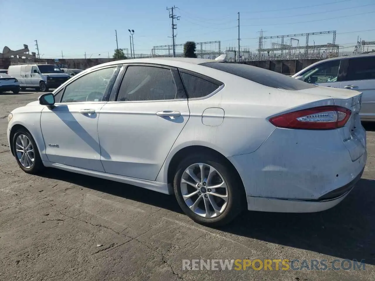 2 Фотография поврежденного автомобиля 3FA6P0LUXKR268874 FORD FUSION 2019