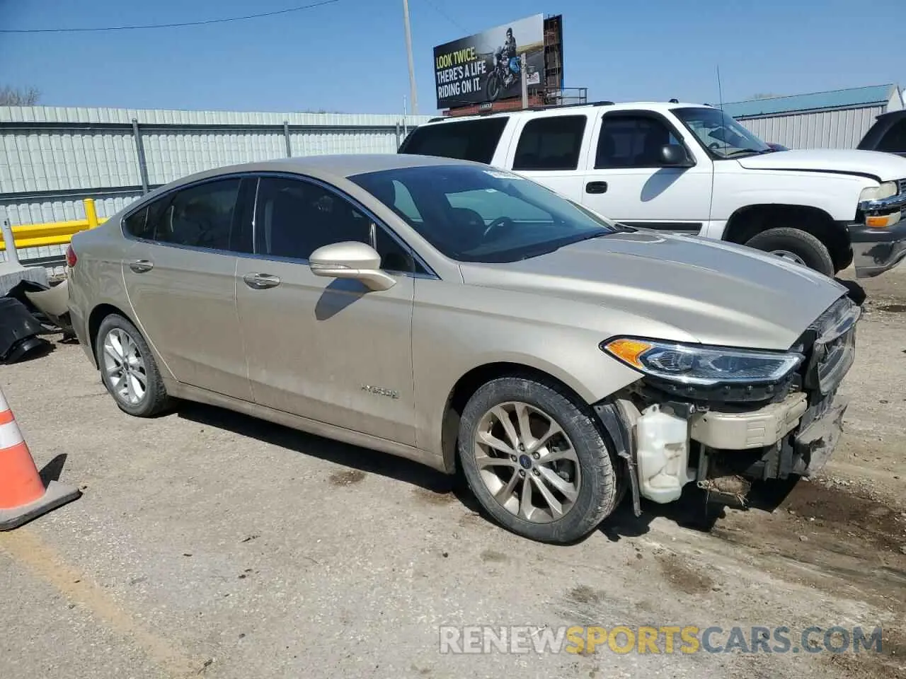 4 Photograph of a damaged car 3FA6P0MU0KR197778 FORD FUSION 2019