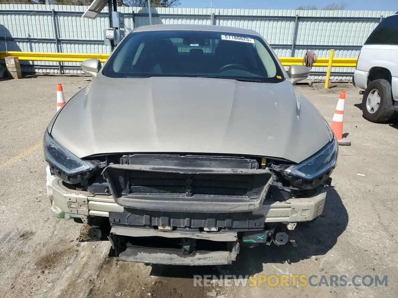 5 Photograph of a damaged car 3FA6P0MU0KR197778 FORD FUSION 2019