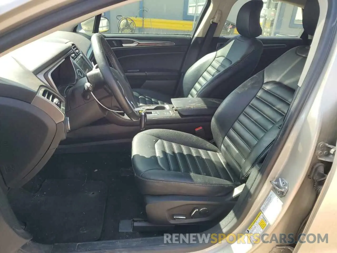 7 Photograph of a damaged car 3FA6P0MU0KR197778 FORD FUSION 2019