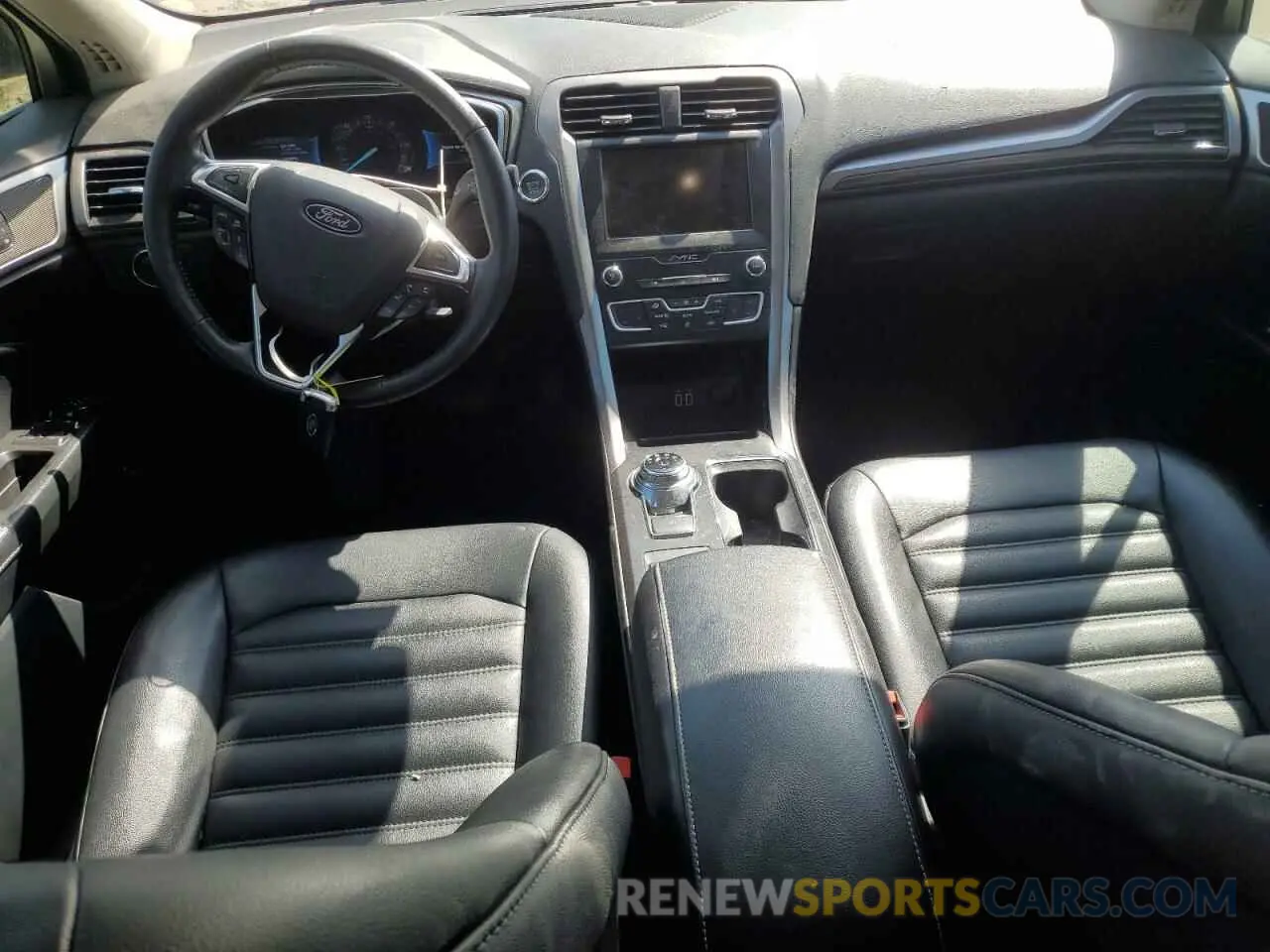 8 Photograph of a damaged car 3FA6P0MU0KR197778 FORD FUSION 2019