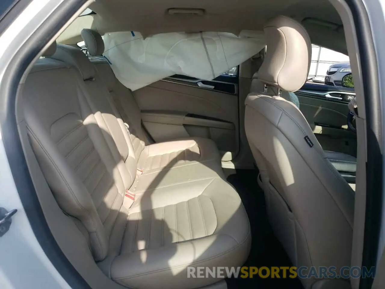 10 Фотография поврежденного автомобиля 3FA6P0MU1KR138724 FORD FUSION 2019