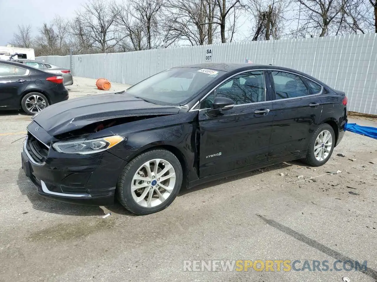 1 Фотография поврежденного автомобиля 3FA6P0MU3KR180750 FORD FUSION 2019
