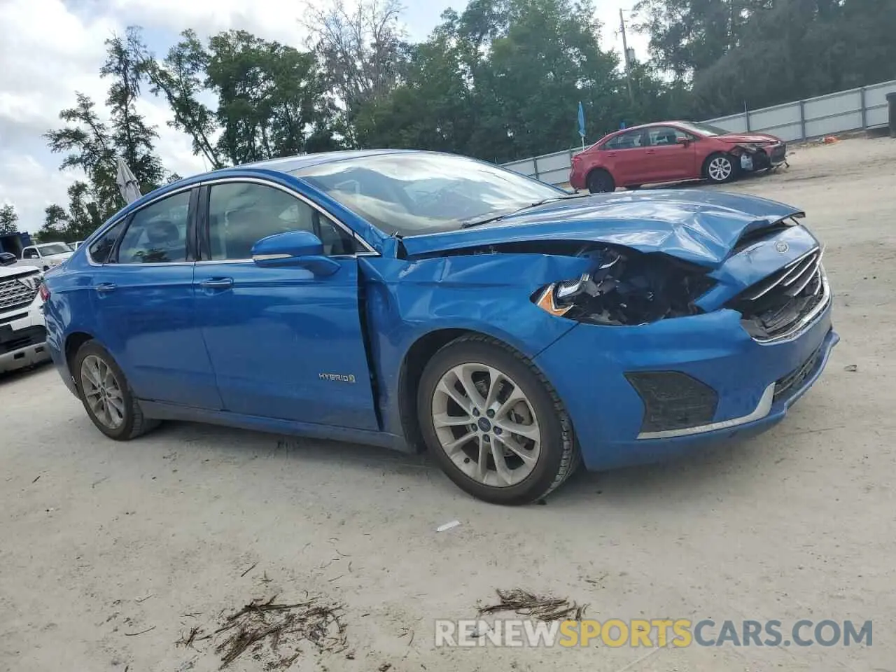 4 Photograph of a damaged car 3FA6P0MU6KR139156 FORD FUSION 2019