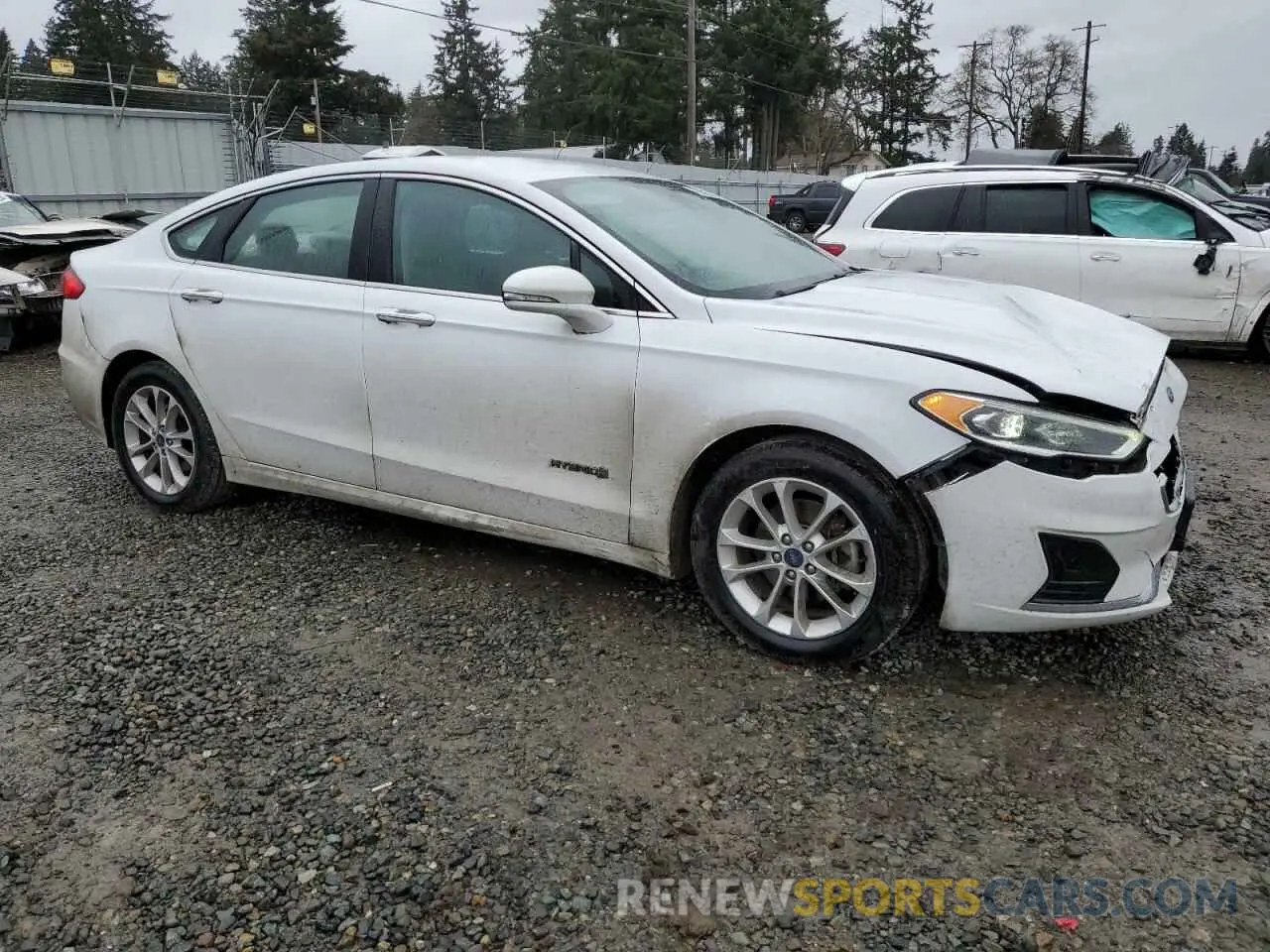 4 Photograph of a damaged car 3FA6P0MU7KR256387 FORD FUSION 2019