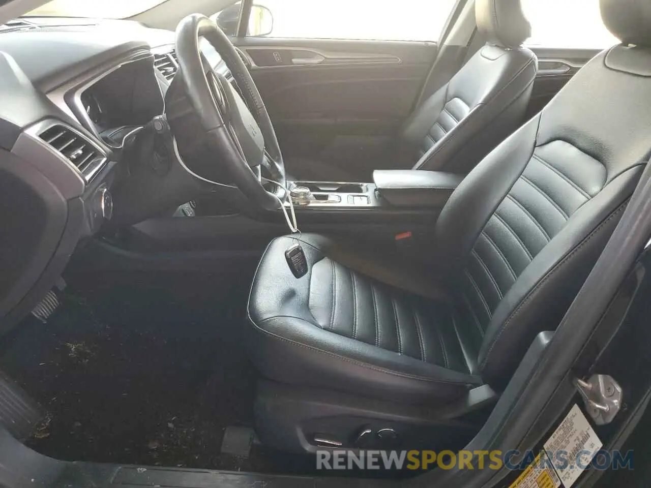 7 Photograph of a damaged car 3FA6P0MU8KR167010 FORD FUSION 2019