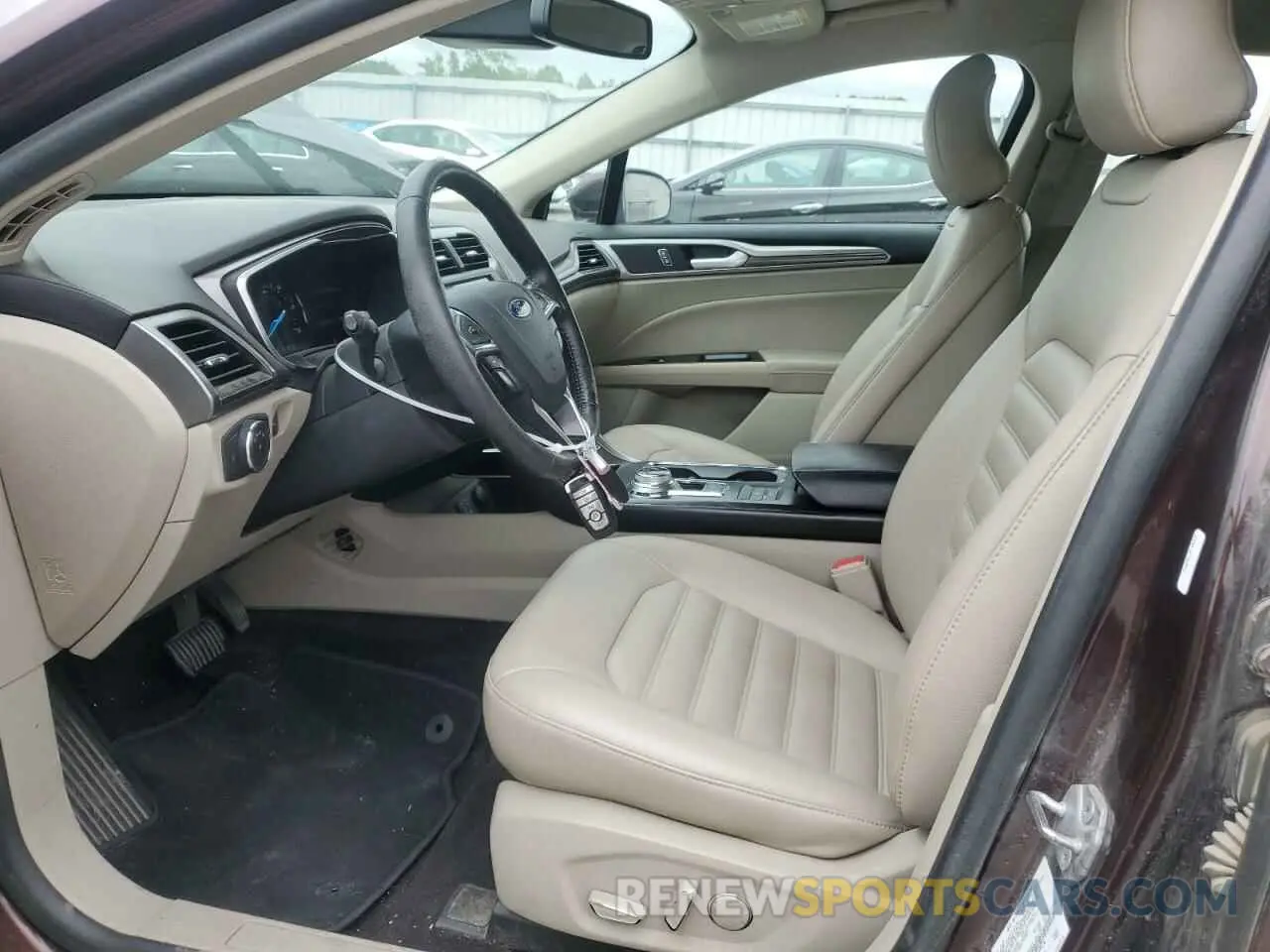 7 Фотография поврежденного автомобиля 3FA6P0MU9KR137126 FORD FUSION 2019