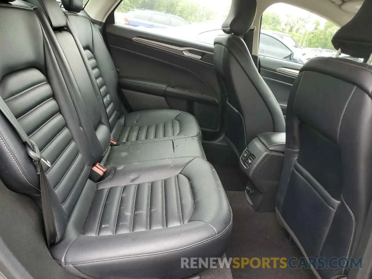 10 Photograph of a damaged car 3FA6P0MU9KR157604 FORD FUSION 2019