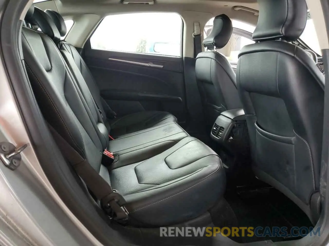 10 Photograph of a damaged car 3FA6P0RU0KR116433 FORD FUSION 2019