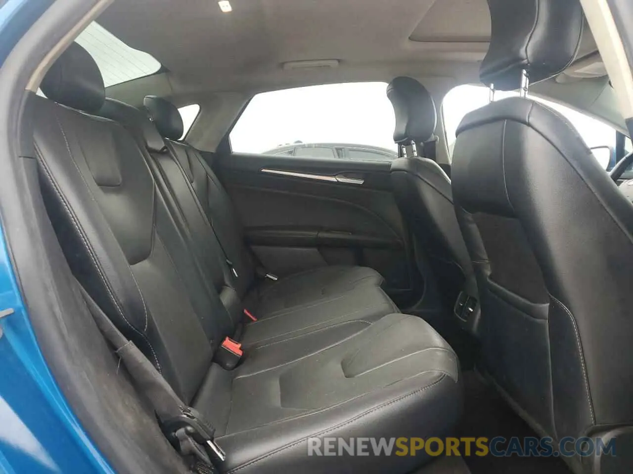 10 Photograph of a damaged car 3FA6P0RU0KR235664 FORD FUSION 2019