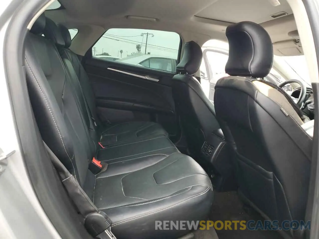 10 Photograph of a damaged car 3FA6P0RU5KR200294 FORD FUSION 2019