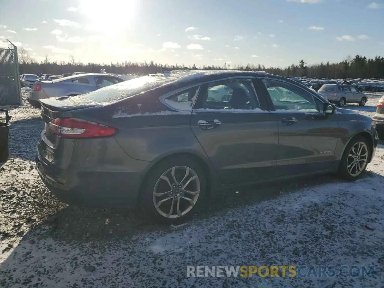 3 Фотография поврежденного автомобиля 3FA6P0RU9KR243889 FORD FUSION 2019