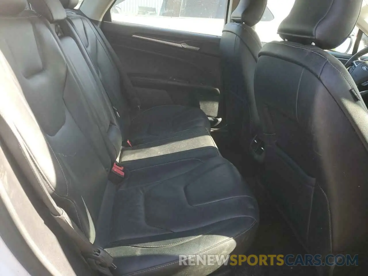 10 Photograph of a damaged car 3FA6P0SU0KR202707 FORD FUSION 2019