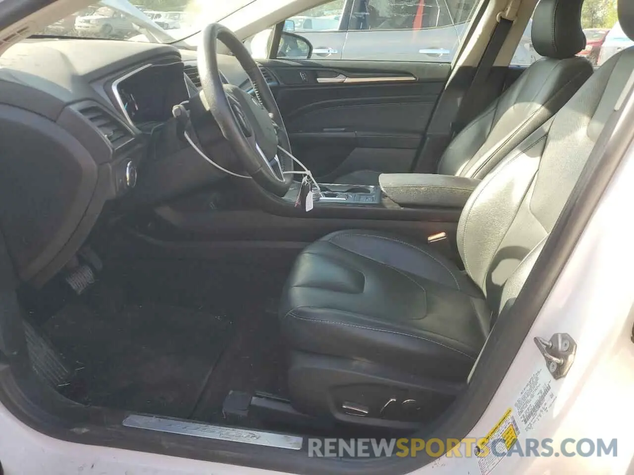 7 Photograph of a damaged car 3FA6P0SU0KR202707 FORD FUSION 2019