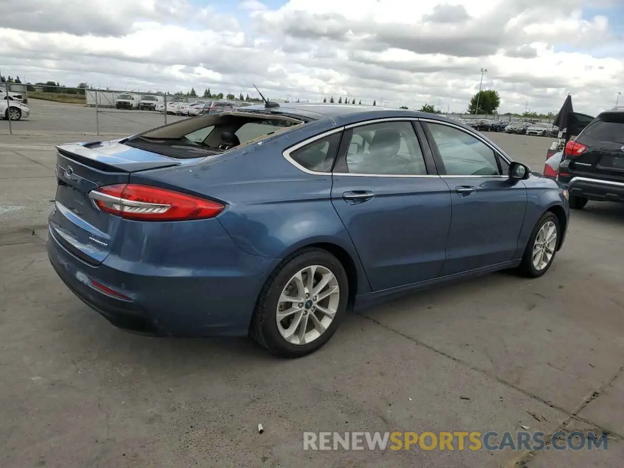 3 Фотография поврежденного автомобиля 3FA6P0SU2KR216561 FORD FUSION 2019
