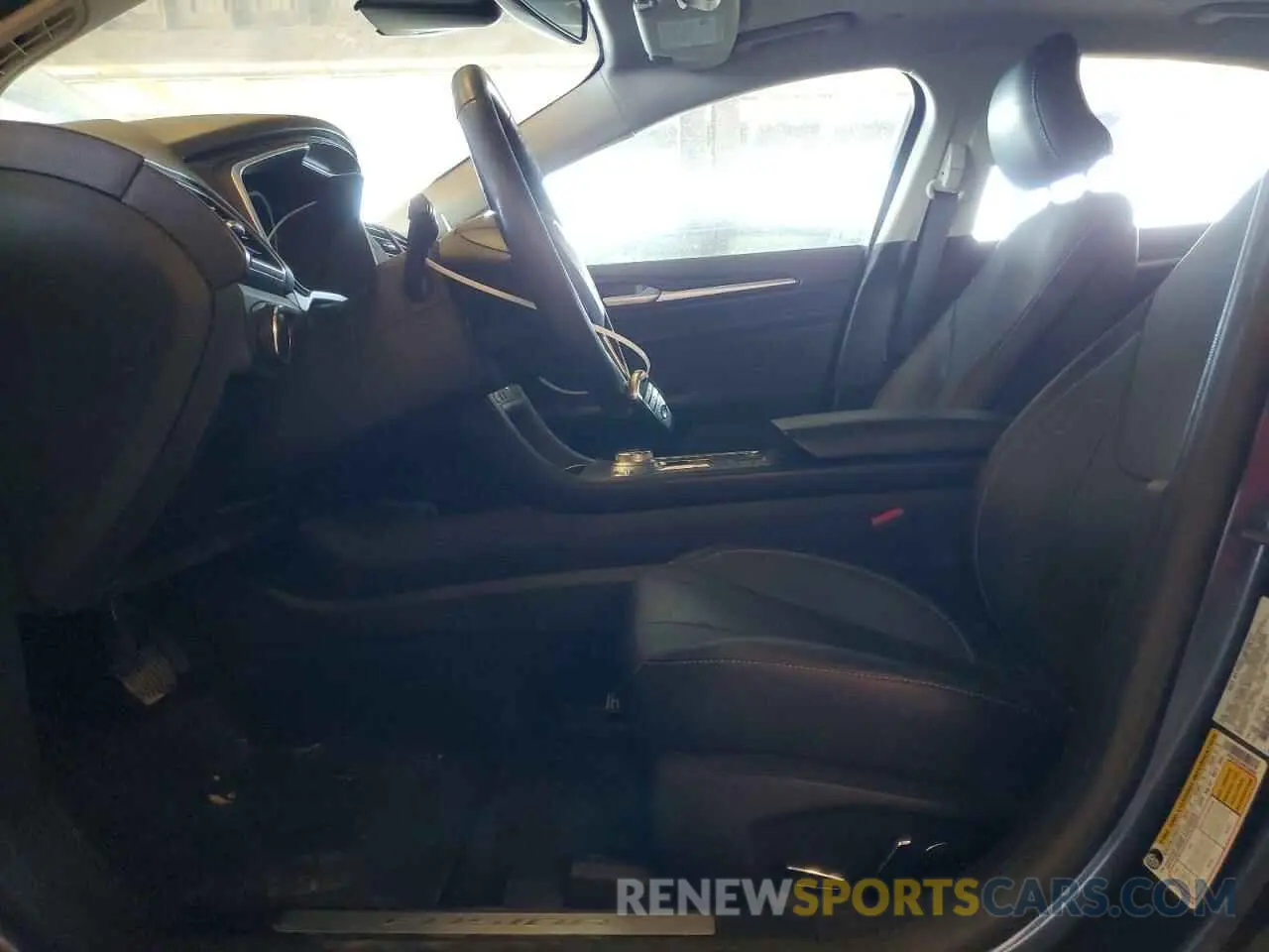 7 Photograph of a damaged car 3FA6P0SU2KR258602 FORD FUSION 2019