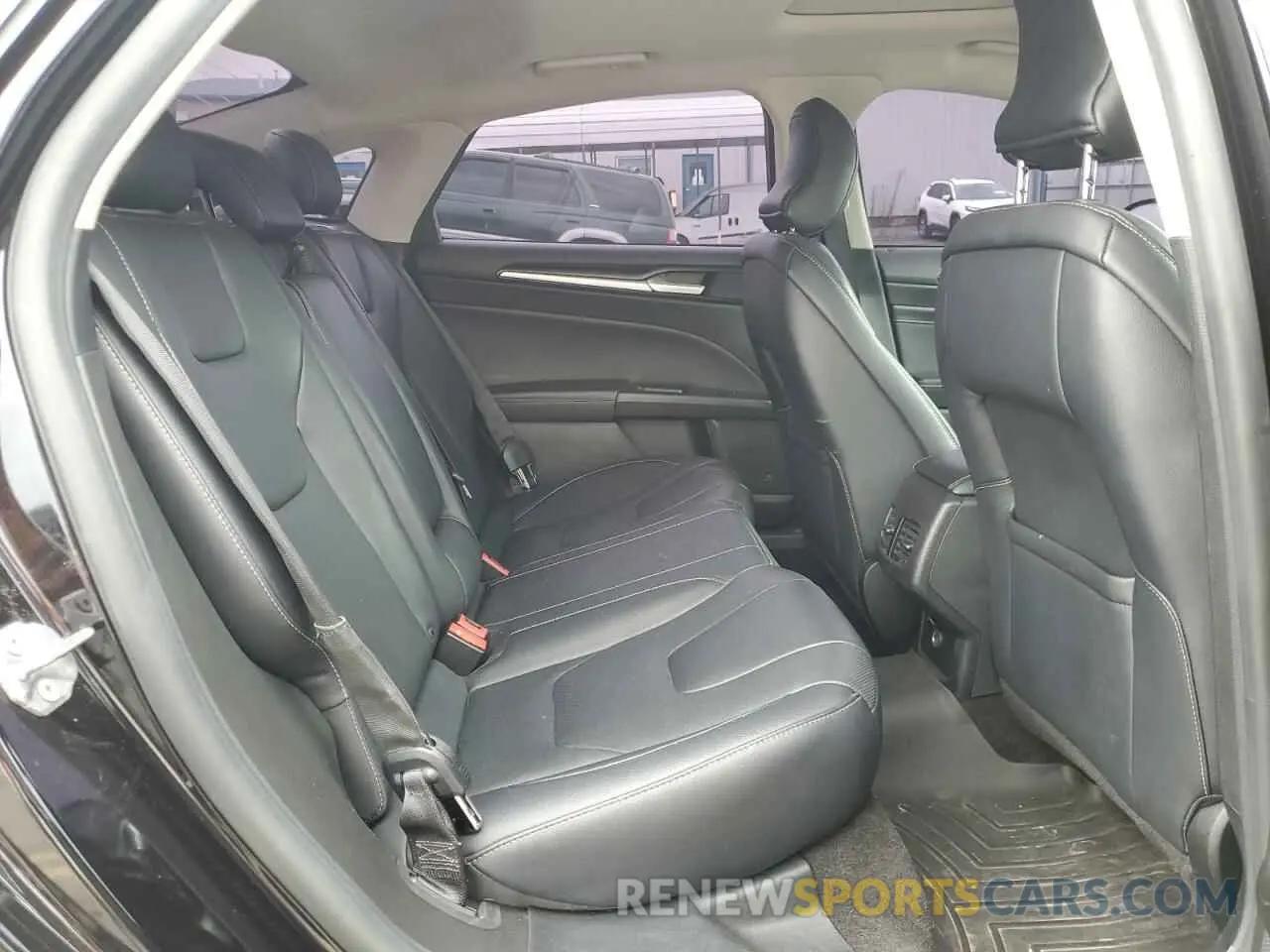 10 Photograph of a damaged car 3FA6P0SU3KR101581 FORD FUSION 2019