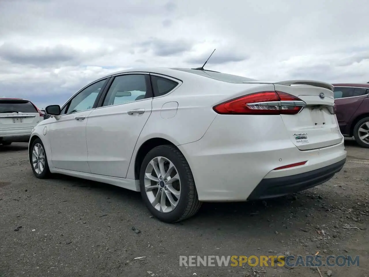 2 Photograph of a damaged car 3FA6P0SU6KR213095 FORD FUSION 2019