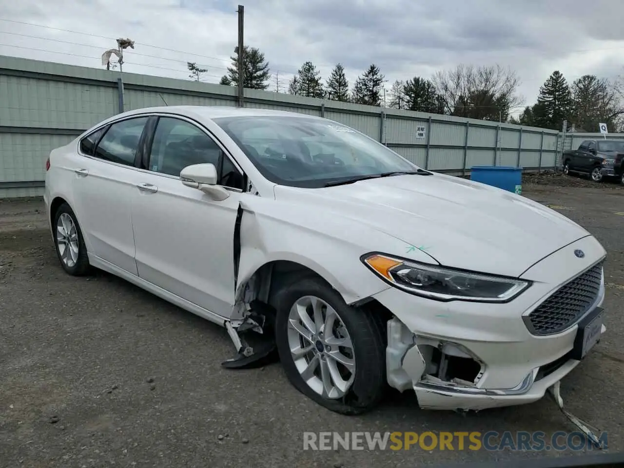 4 Photograph of a damaged car 3FA6P0SU6KR213095 FORD FUSION 2019