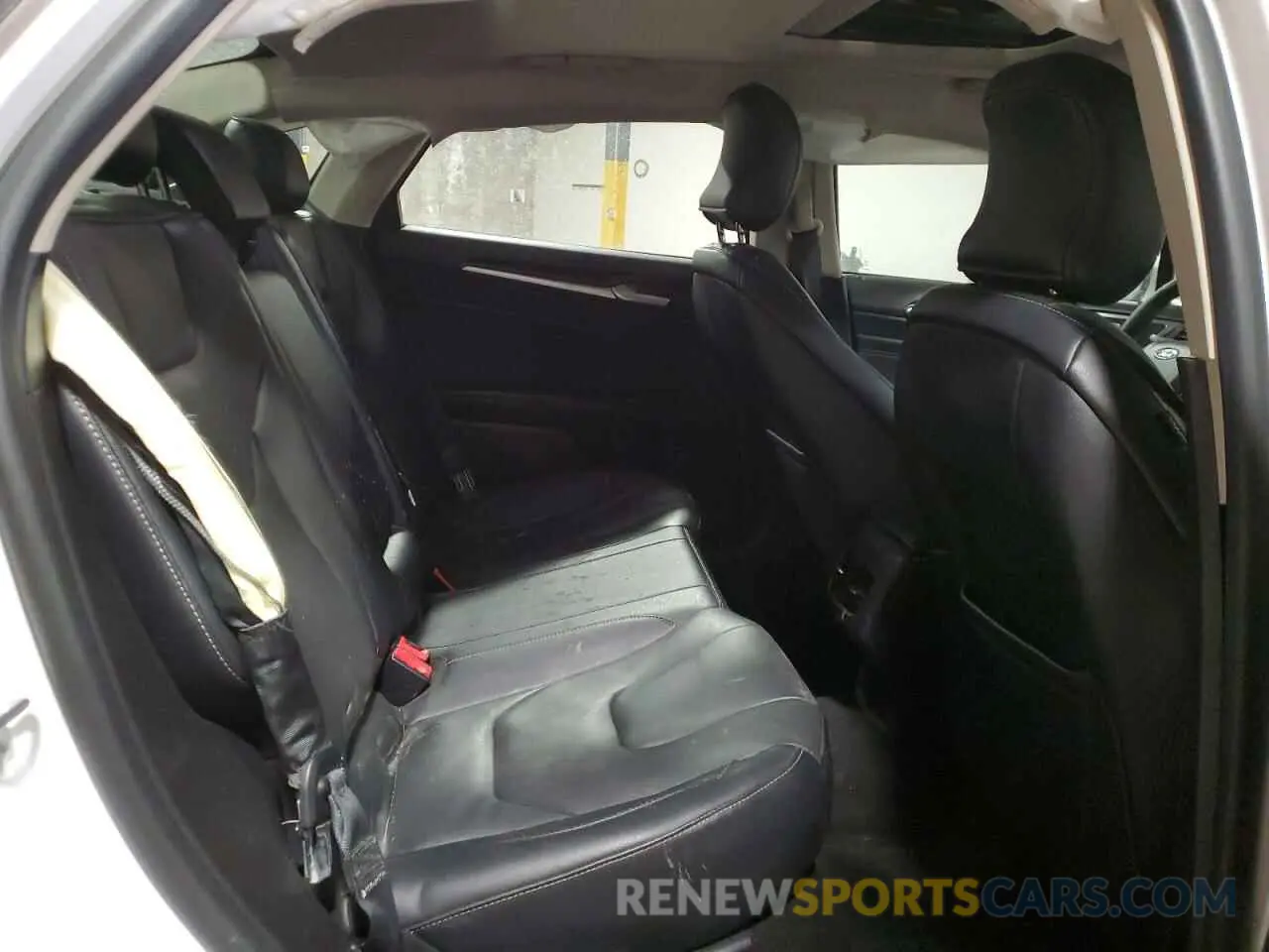 10 Photograph of a damaged car 3FA6P0SU6KR279839 FORD FUSION 2019