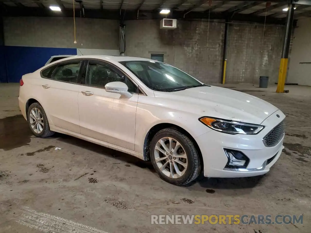 4 Photograph of a damaged car 3FA6P0SU6KR279839 FORD FUSION 2019