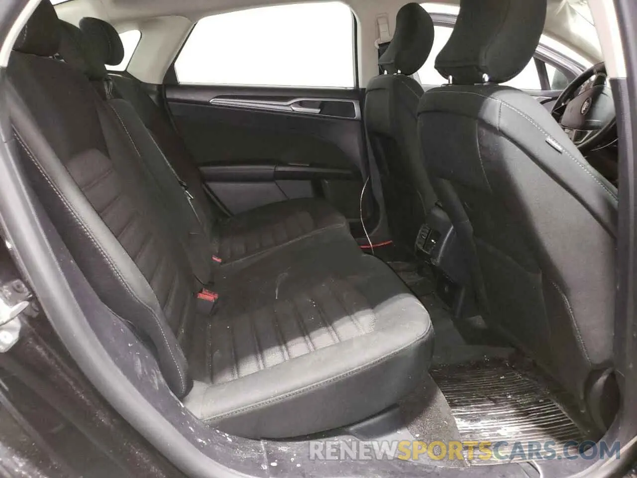 10 Photograph of a damaged car 3FA6P0T90KR261119 FORD FUSION 2019