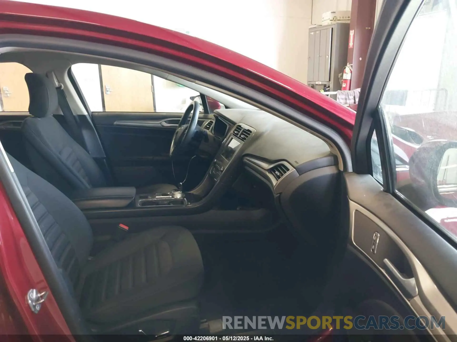 5 Фотография поврежденного автомобиля 3FA6P0T92KR216957 FORD FUSION 2019