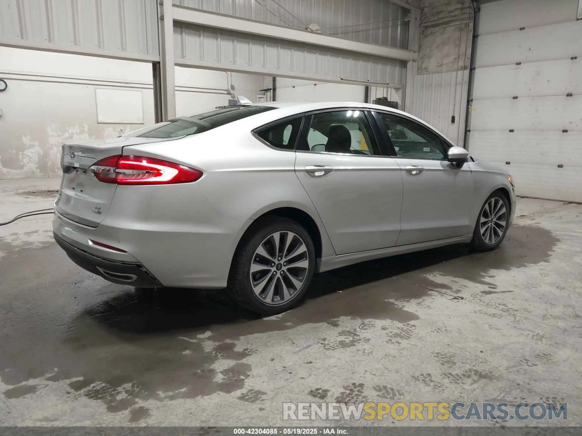 4 Photograph of a damaged car 3FA6P0T92KR261140 FORD FUSION 2019