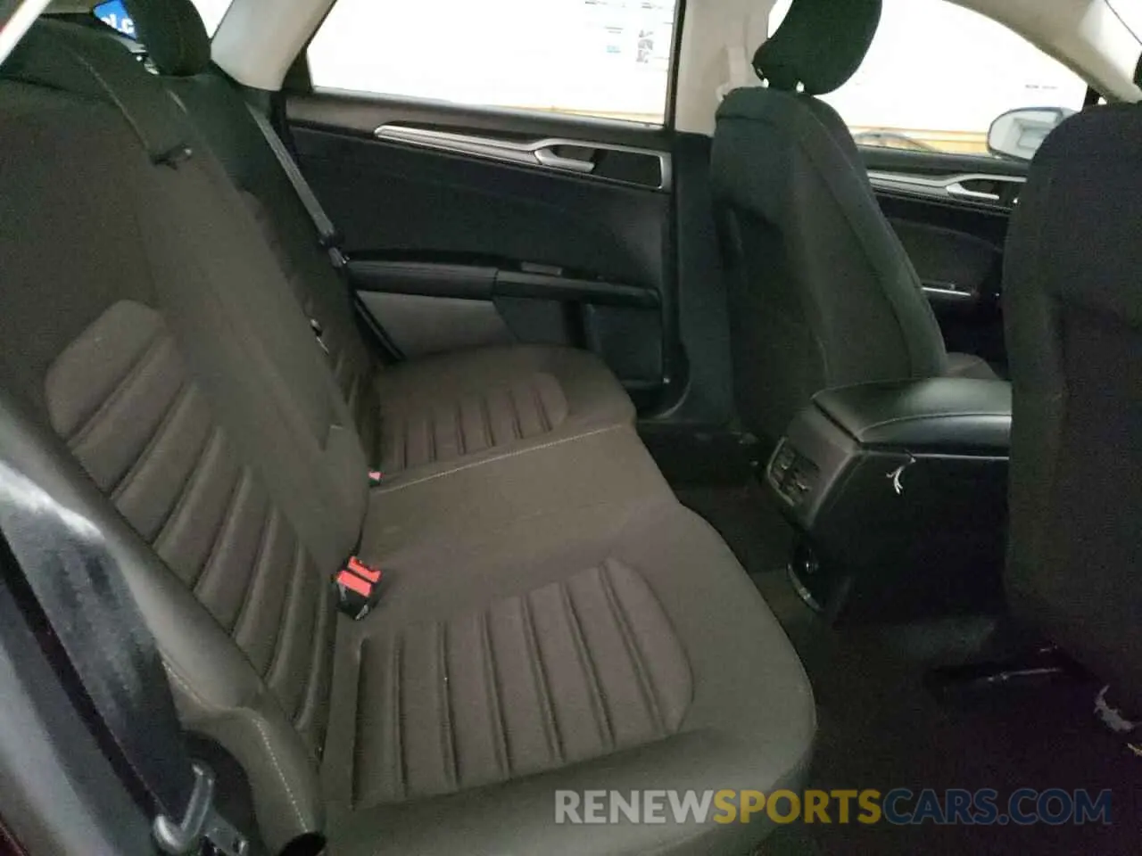 10 Фотография поврежденного автомобиля 3FA6P0T94KR179796 FORD FUSION 2019