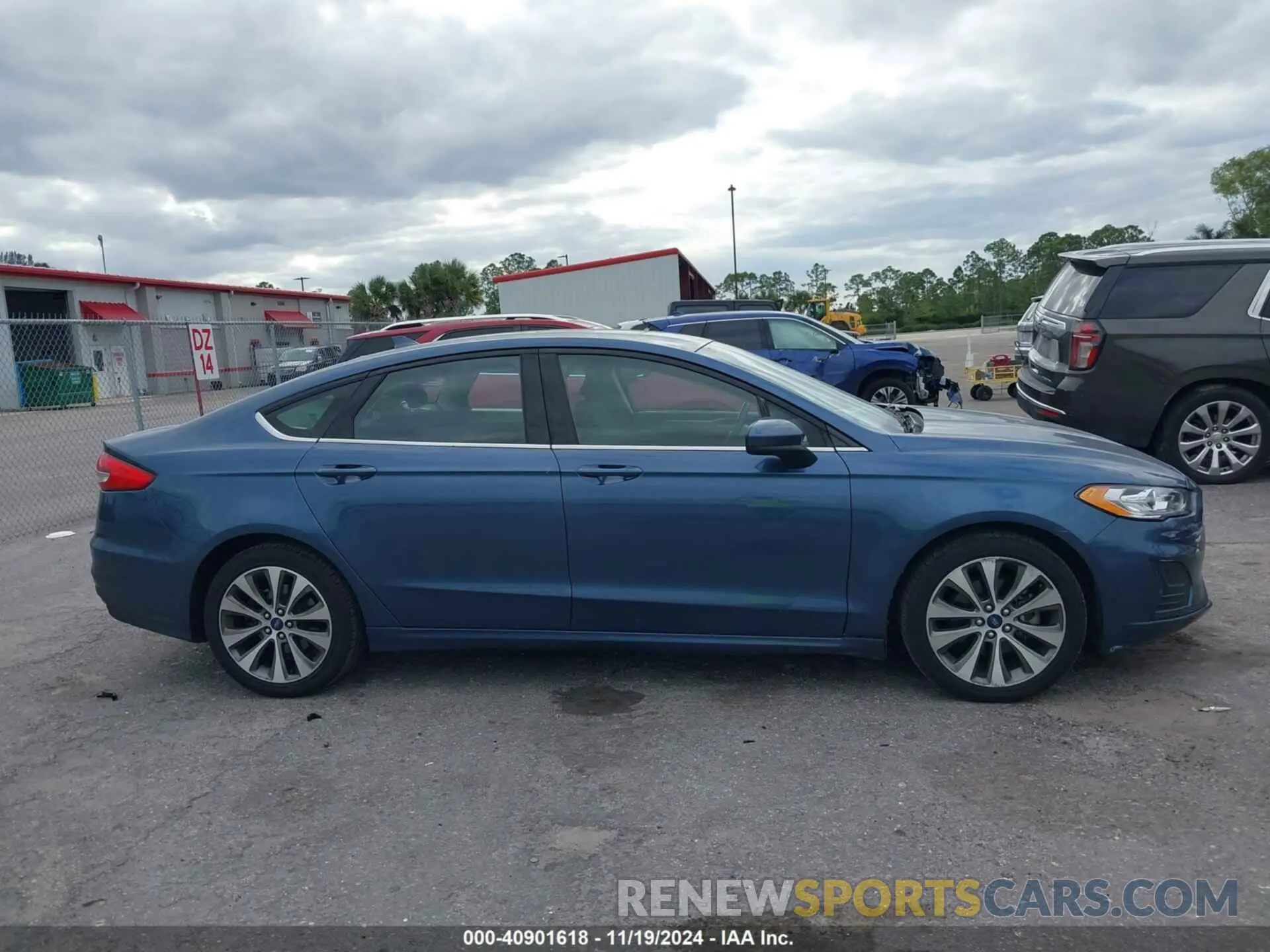 13 Photograph of a damaged car 3FA6P0T98KR233861 FORD FUSION 2019