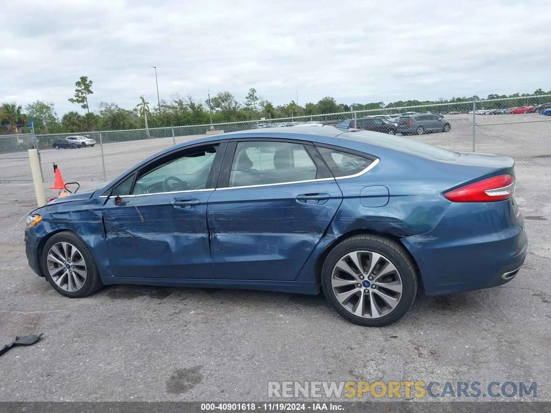 14 Photograph of a damaged car 3FA6P0T98KR233861 FORD FUSION 2019