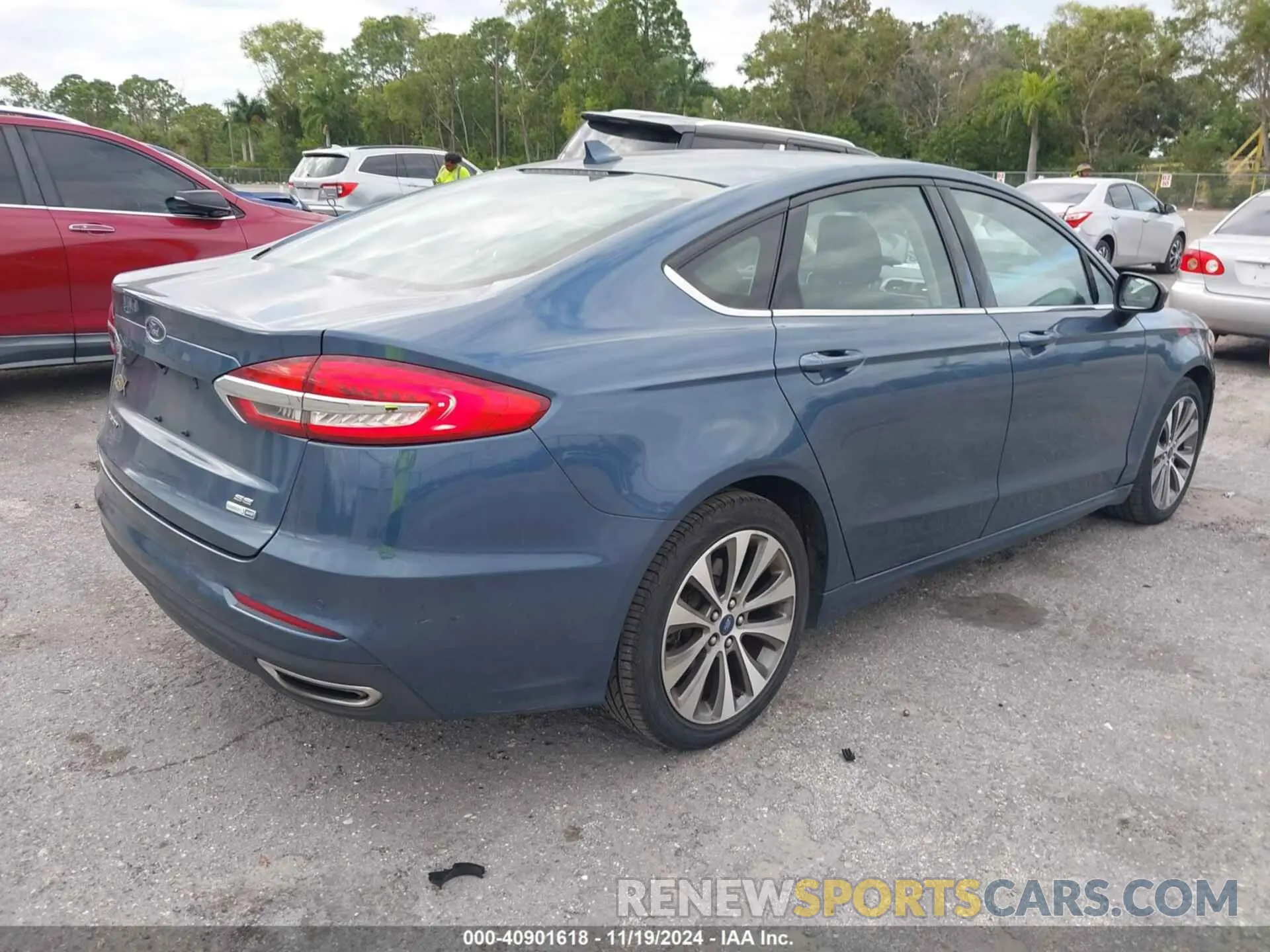 4 Photograph of a damaged car 3FA6P0T98KR233861 FORD FUSION 2019
