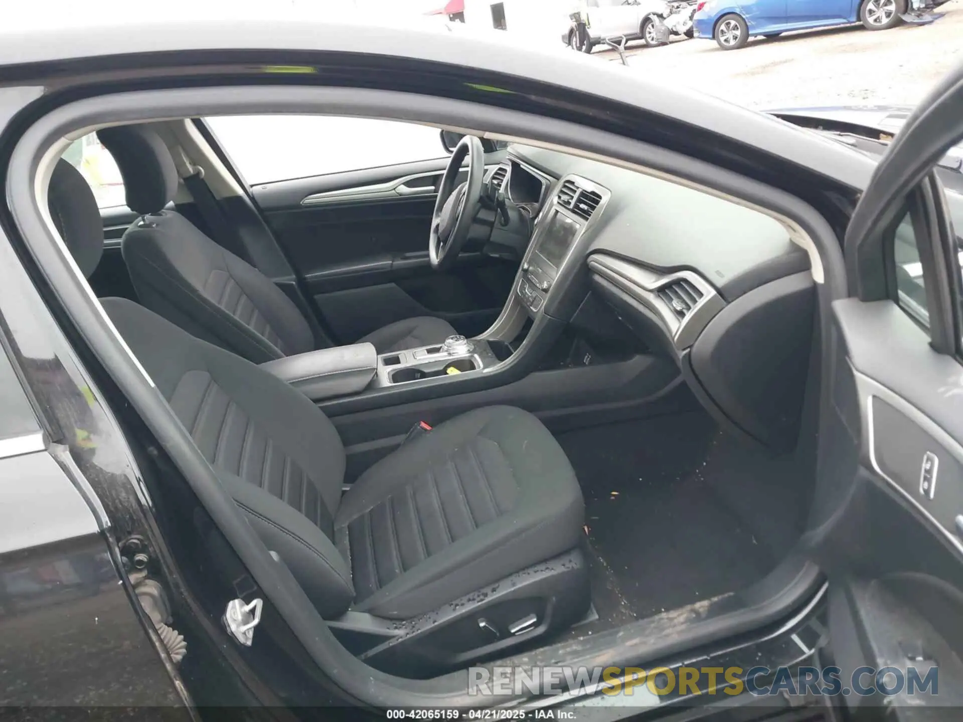 5 Photograph of a damaged car 3FA6P0T98KR261076 FORD FUSION 2019