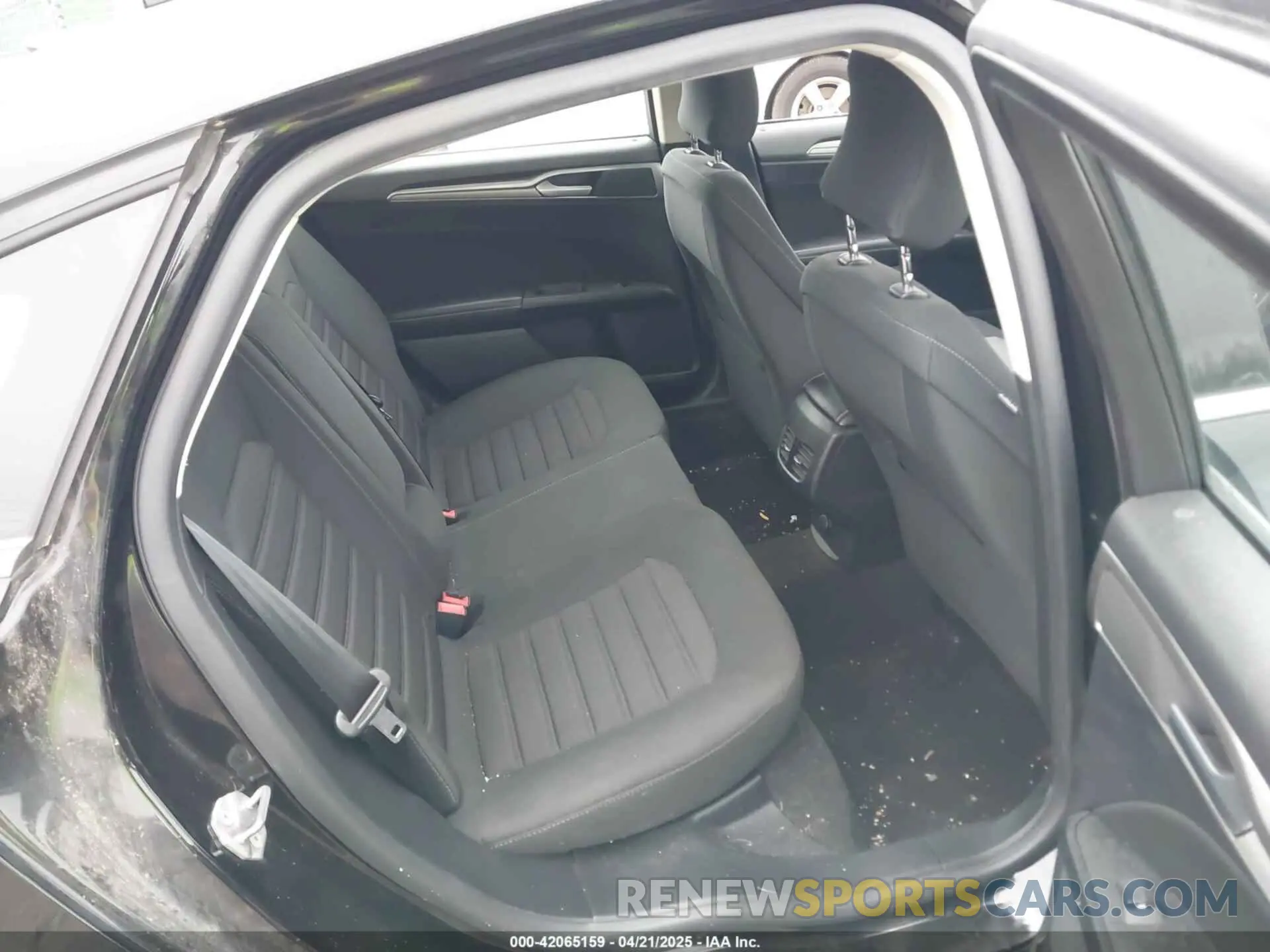 8 Photograph of a damaged car 3FA6P0T98KR261076 FORD FUSION 2019