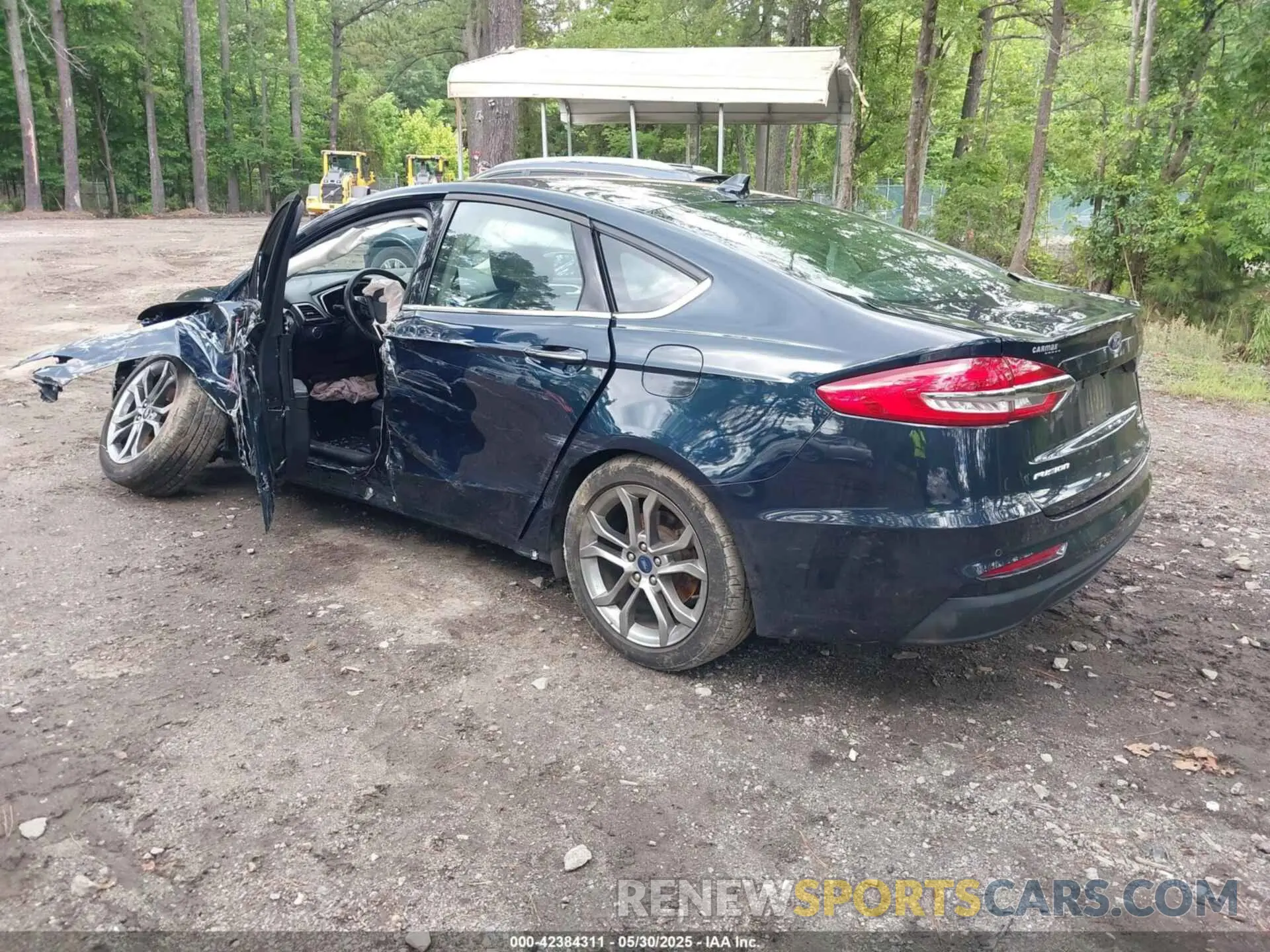3 Фотография поврежденного автомобиля 3FA6P0CD1LR180409 FORD FUSION 2020