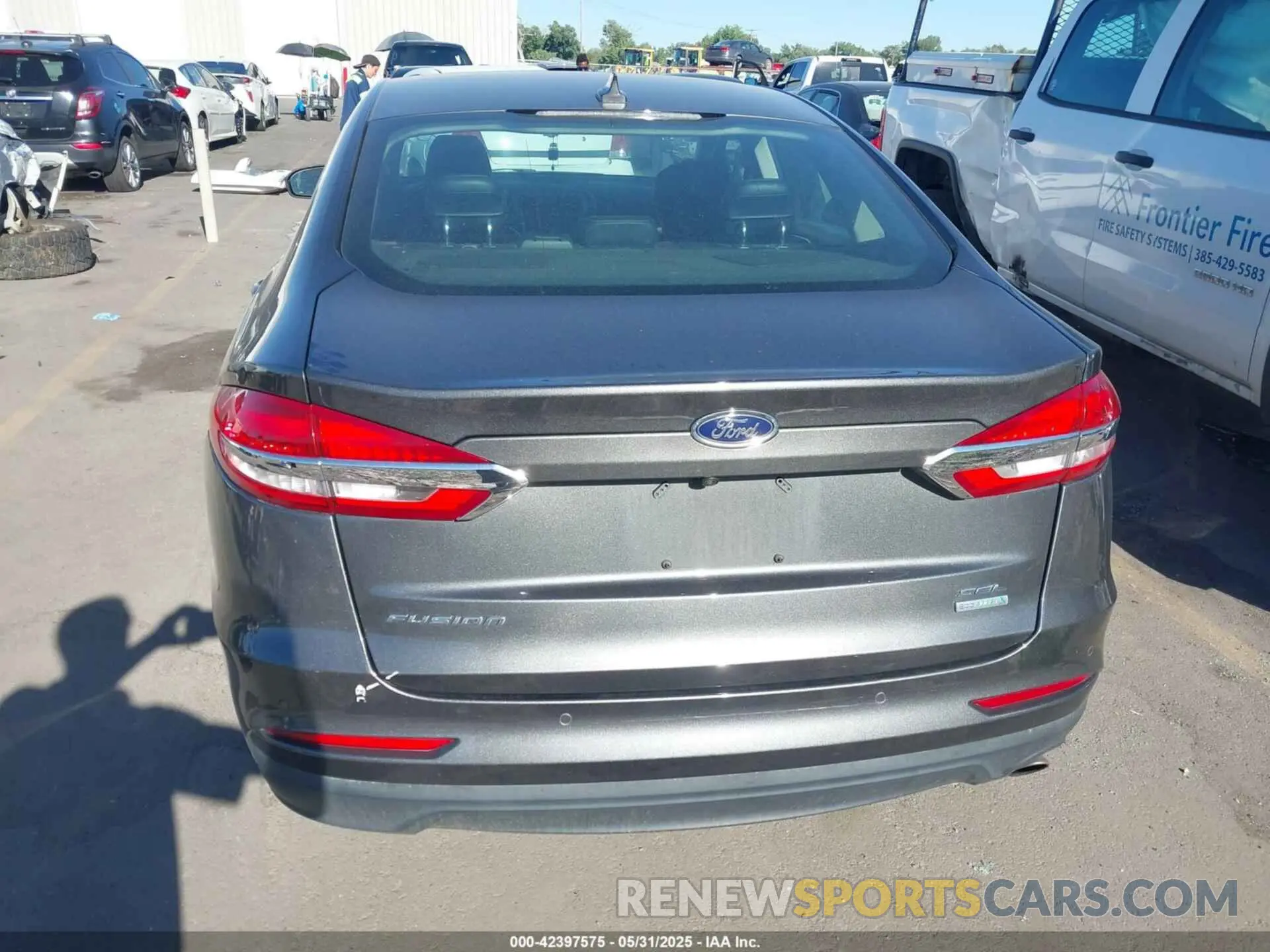 16 Photograph of a damaged car 3FA6P0CD2LR115228 FORD FUSION 2020