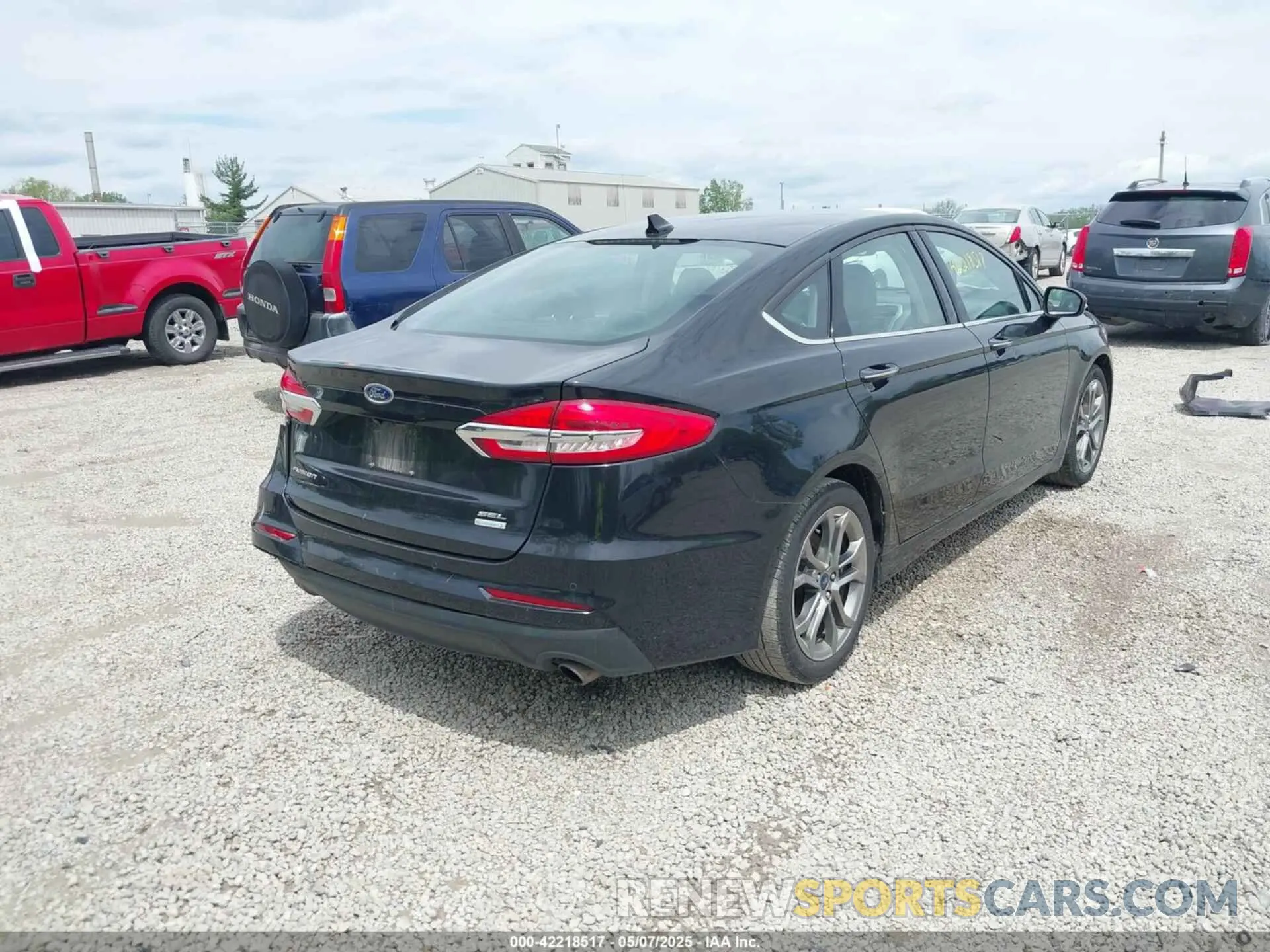 4 Photograph of a damaged car 3FA6P0CD5LR131097 FORD FUSION 2020