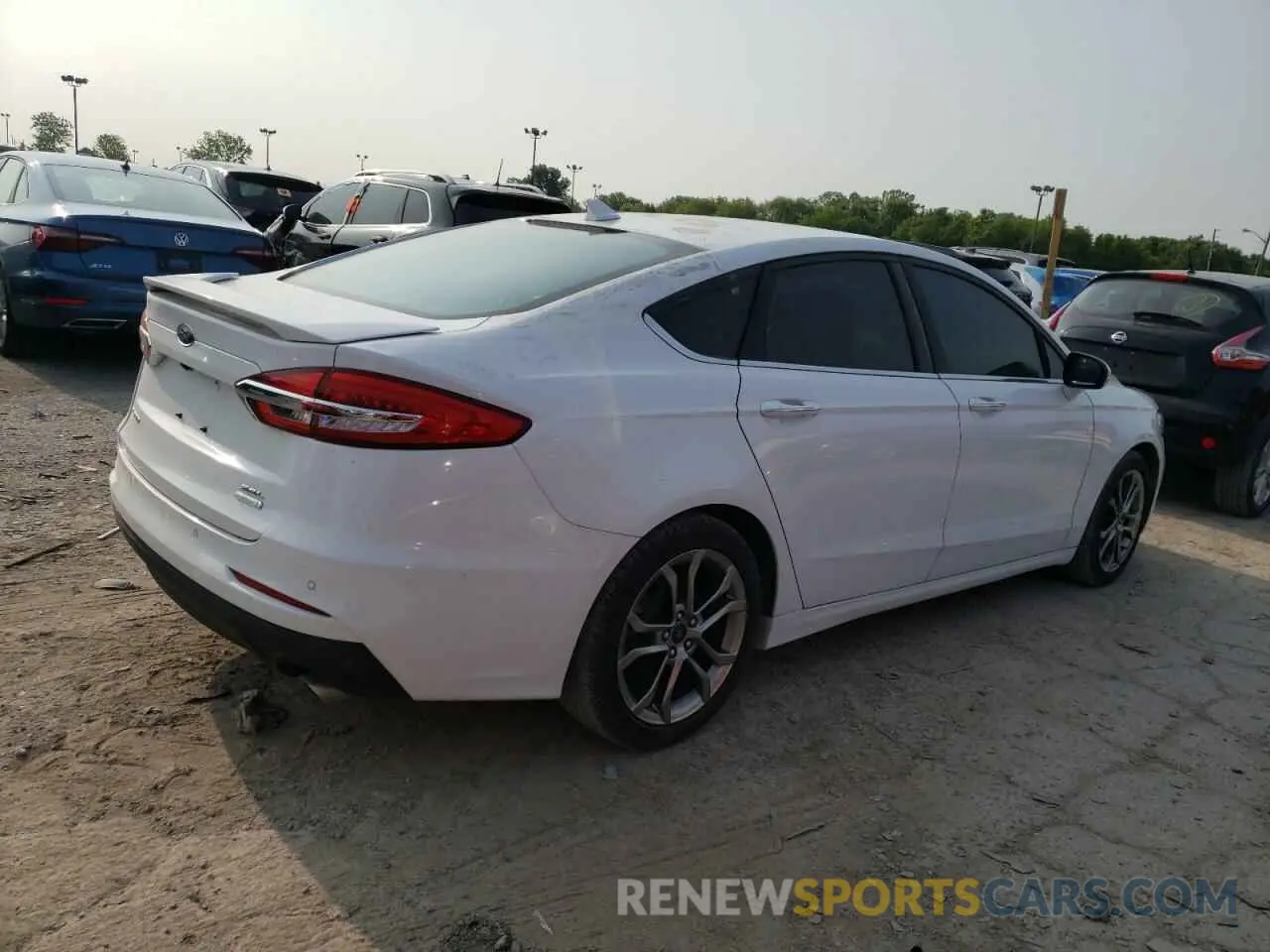 3 Фотография поврежденного автомобиля 3FA6P0CD6LR116432 FORD FUSION 2020