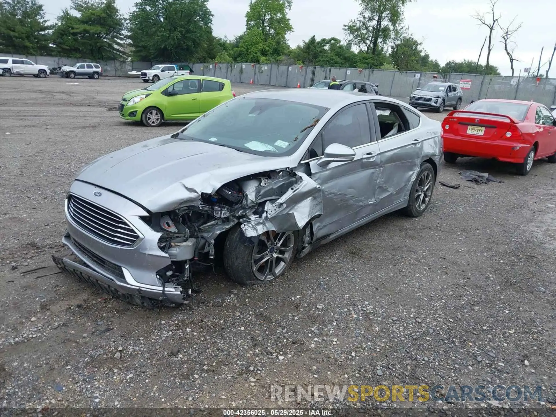 2 Фотография поврежденного автомобиля 3FA6P0CD6LR130394 FORD FUSION 2020