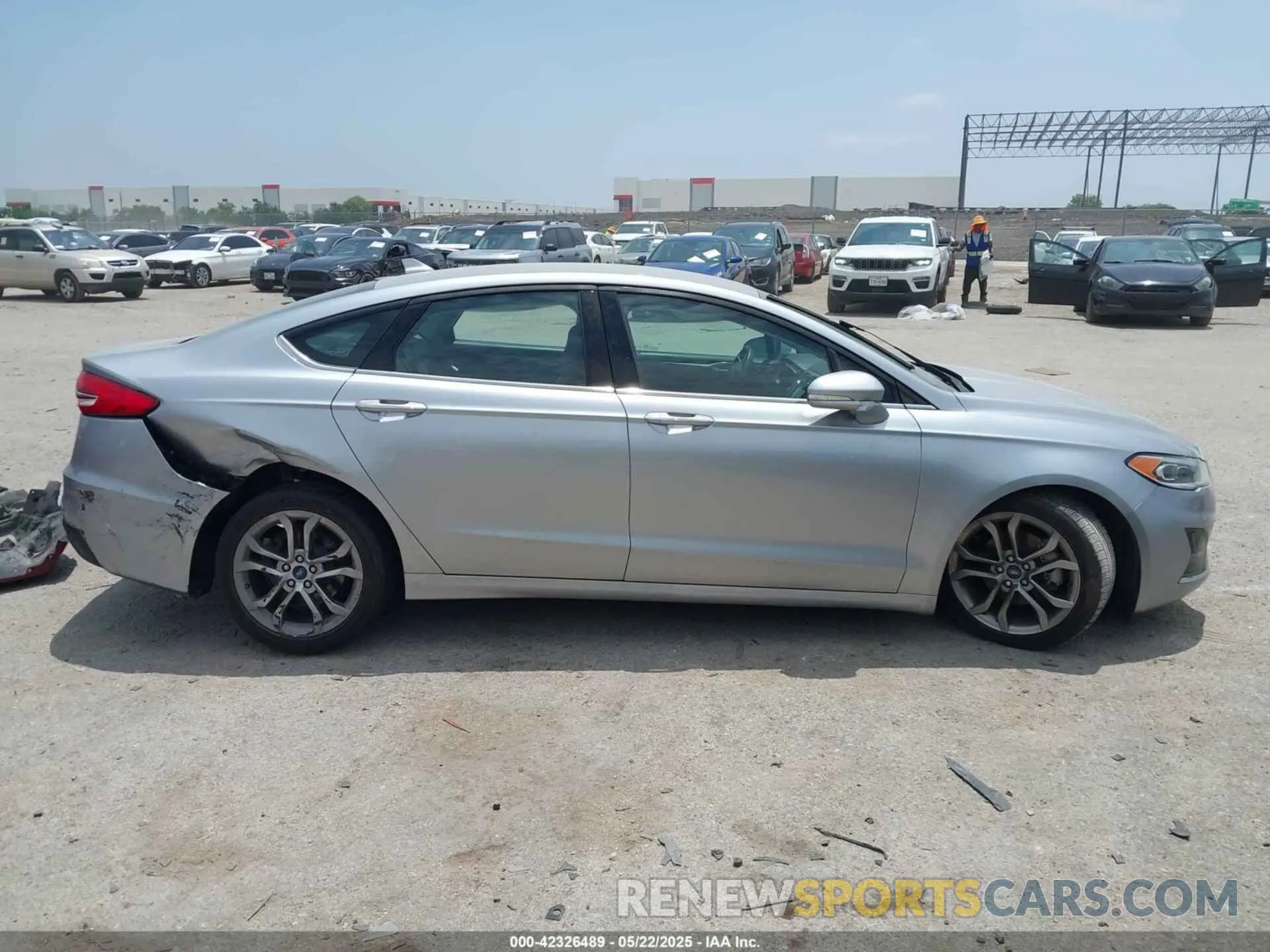 13 Photograph of a damaged car 3FA6P0CD6LR177649 FORD FUSION 2020