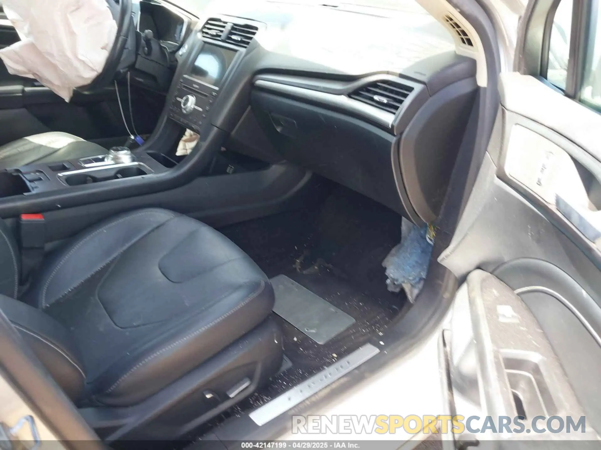 5 Фотография поврежденного автомобиля 3FA6P0D92LR136722 FORD FUSION 2020