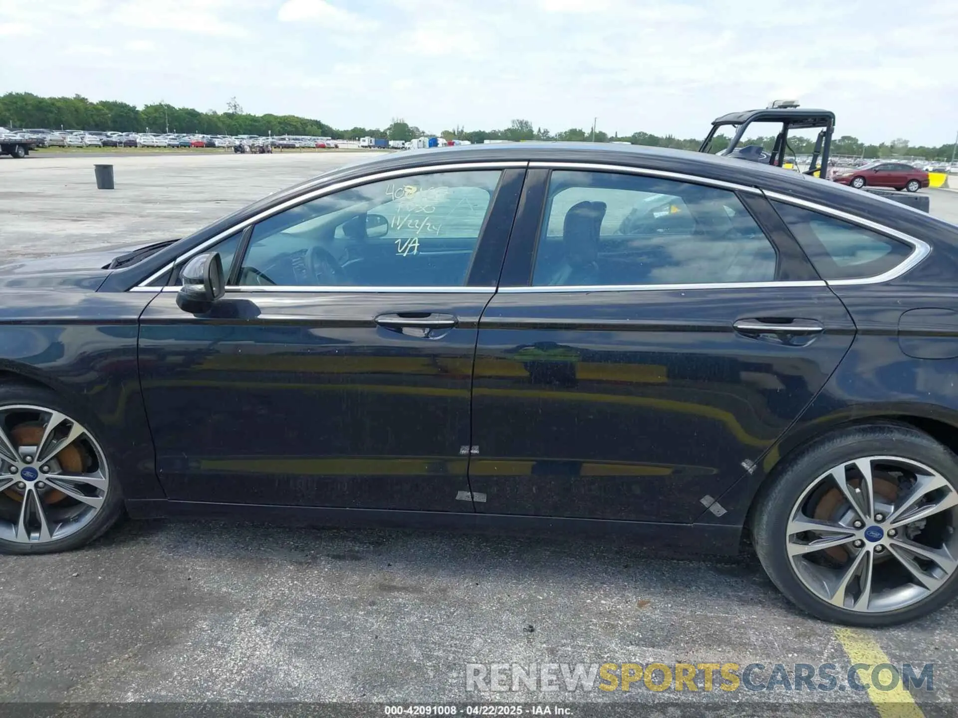 15 Photograph of a damaged car 3FA6P0D93LR117287 FORD FUSION 2020