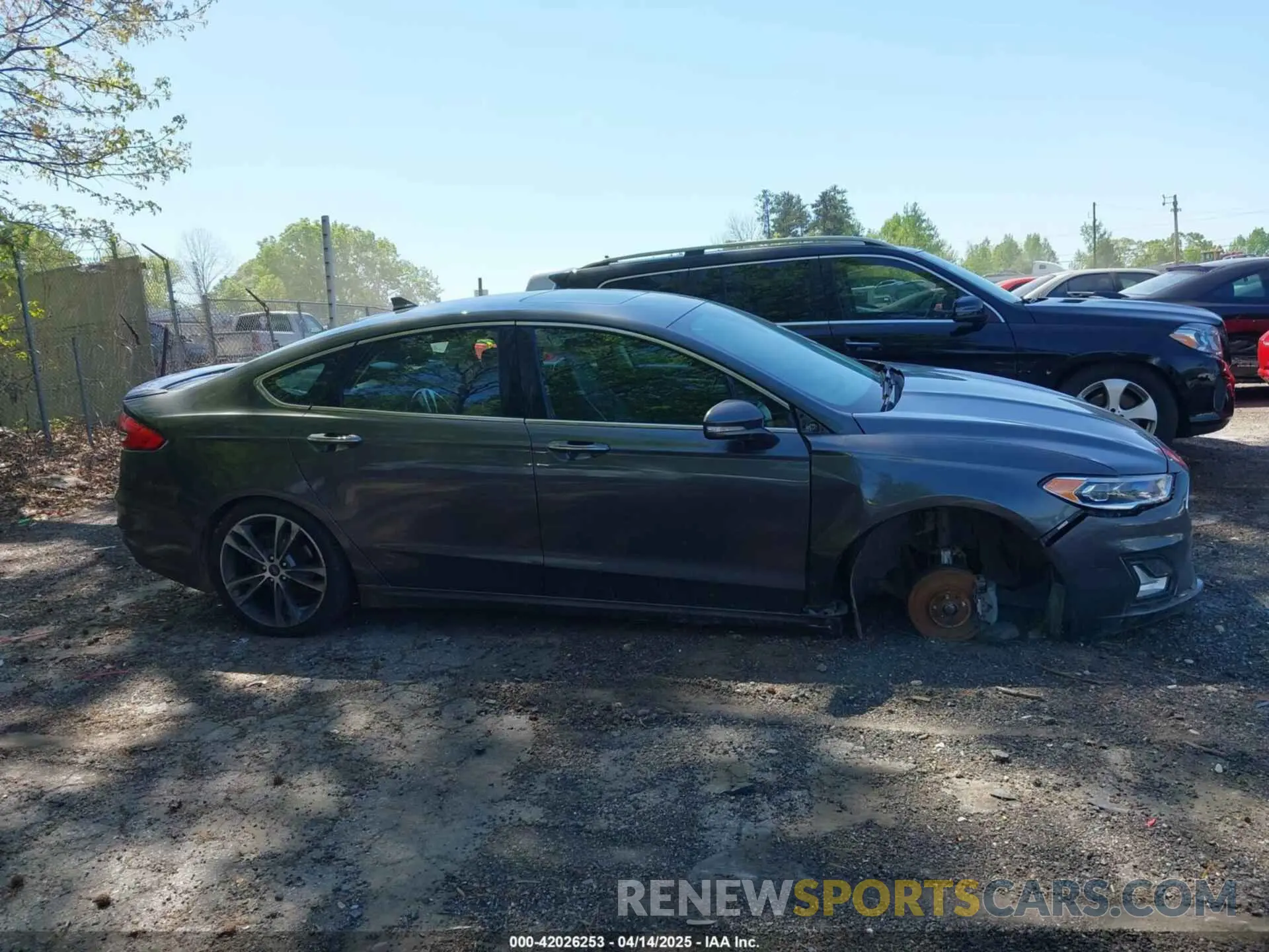 13 Photograph of a damaged car 3FA6P0D94LR151464 FORD FUSION 2020