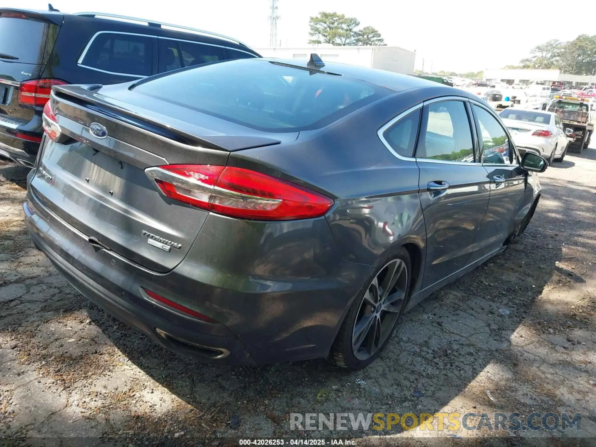 4 Photograph of a damaged car 3FA6P0D94LR151464 FORD FUSION 2020