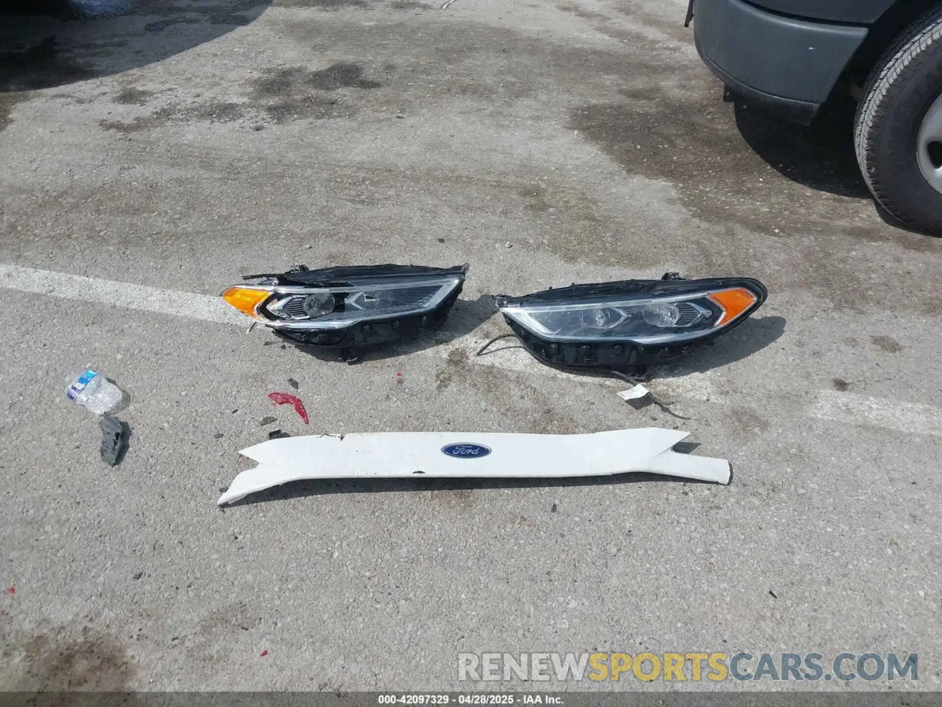 17 Photograph of a damaged car 3FA6P0D99LR192821 FORD FUSION 2020