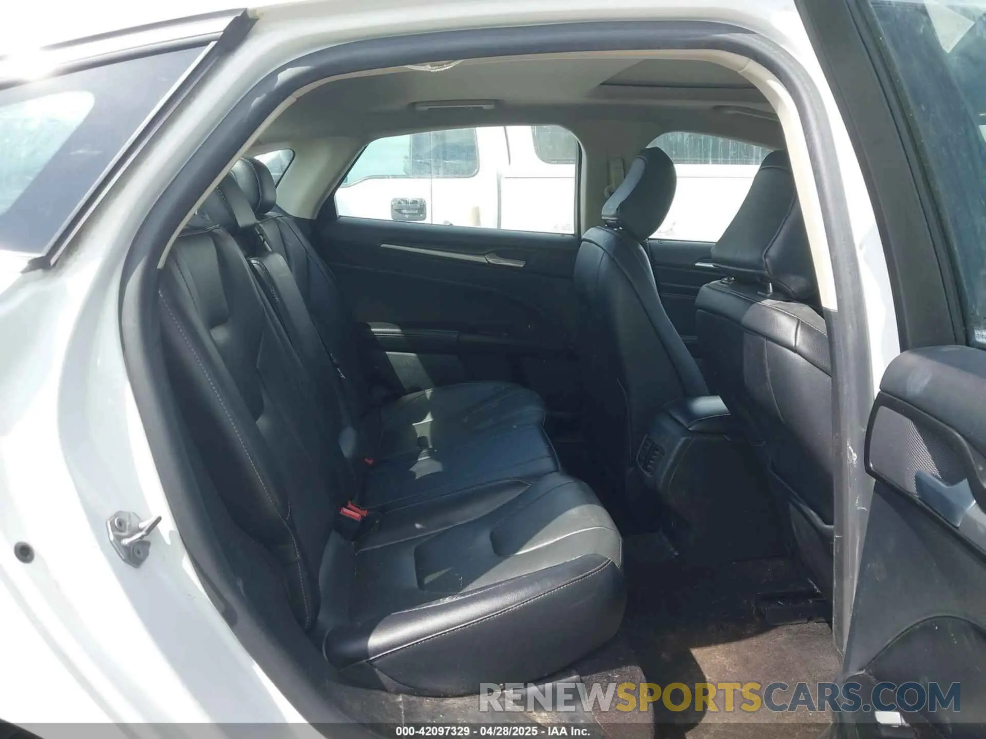 8 Photograph of a damaged car 3FA6P0D99LR192821 FORD FUSION 2020