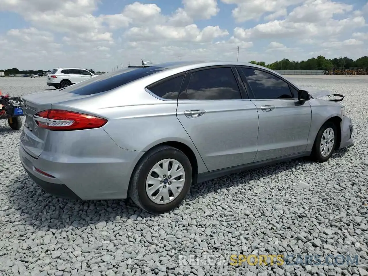 3 Photograph of a damaged car 3FA6P0G73LR104498 FORD FUSION 2020