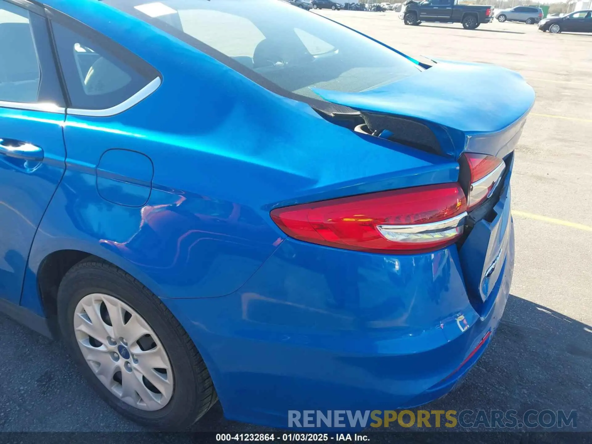 19 Photograph of a damaged car 3FA6P0G74LR201161 FORD FUSION 2020